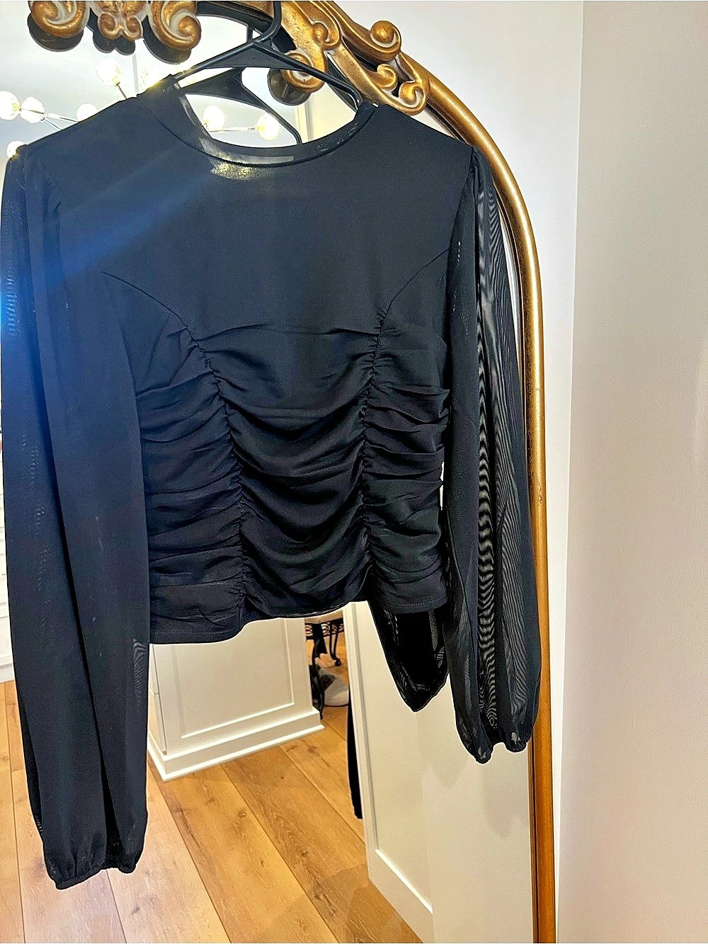 Women's Black Ruched Long Sleeve Top